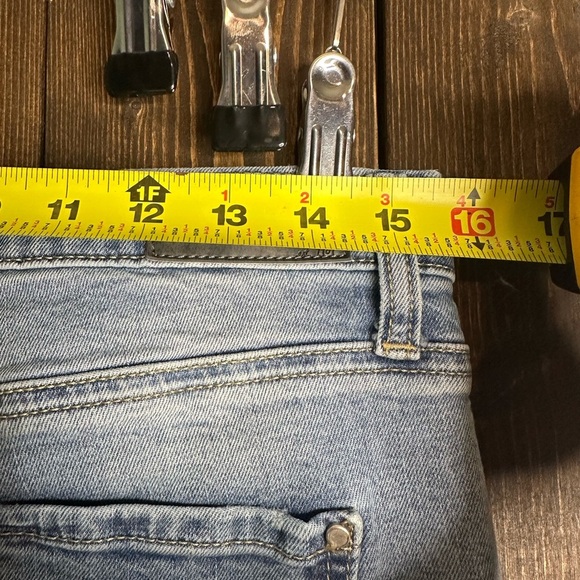 DKNY•SOHO Skinny•SIZE 8•slight distressing•Pre-Loved•good condition (13) - Picture 7 of 11